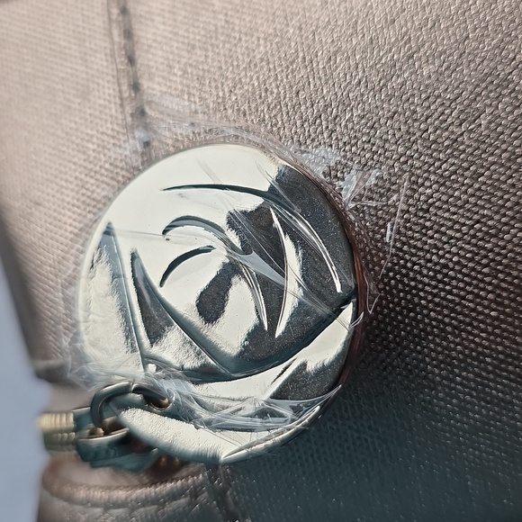 NWOT Lancome Paris Metallic Gold Women's Bag Makeup Case Zipper Travel Kit - Picture 16 of 16